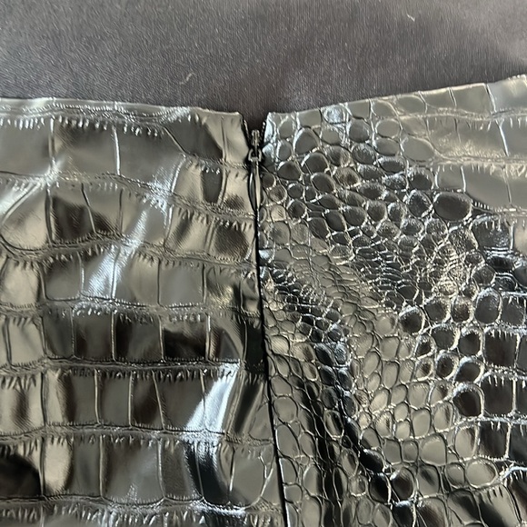 Faux crocodile skin black leather dresss - Picture 6 of 7